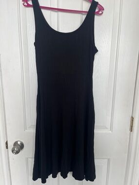 Olivia Rae Classic Black Scoop Neck Dress With side pockets